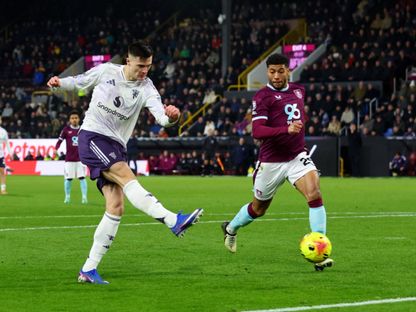 بنجامين سيسكو أثناء تسجيله هدفاً في مباراة بيرنلي ومانشستر يونايتد بالدوري الإنجليزي الممتاز - 7 يناير 2026 - Reuters