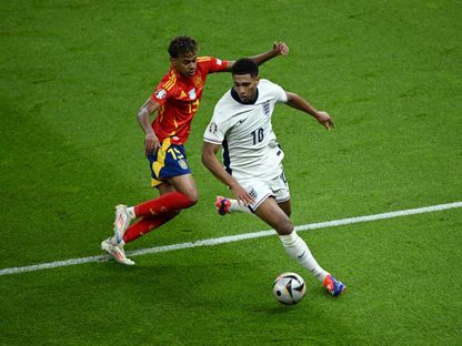 جود بيلينغهام ولامين يامال خلال نهائي كأس أمم أوروبا - 14 يوليو 2024 - Reuters