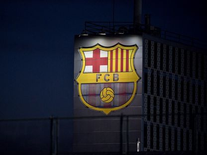 شعار نادي برشلونة على مبنى له - 1 يناير 2022 - AFP