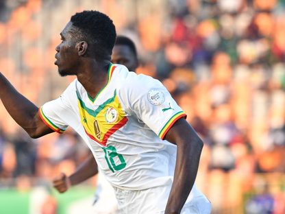 احتفال إسماعيلا سار لاعب منتخب السنغال بتسجيل هدف في مرمى الكاميرون بكأس إفريقيا - 19 يناير 2024  - X/@caf_online_AR