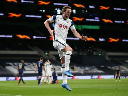 هاري كين مهاجم توتنهام يحتفل بهدفه في مرمى دينامو زغرب - خساب هاري كين - تويتر