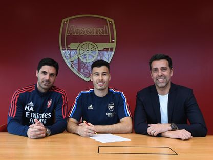 غابرييل مارتينيلي (وسط) يوقع عقده الجديد مع أرسنال - 3 فبراير 2023 - TWITTER/@Arsenal