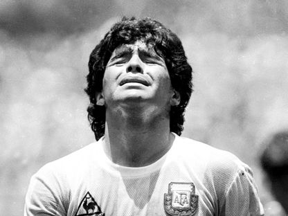 ردة فعل الأرجنتيني الراحل دييجو مارادونا بعد تلقيه بطاقة صفراء في نهائي كأس العالم 1986 ضد ألمانيا - 29 يونيو 1986 - REUTERS