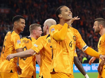 فيرجيل فان دايك قائد منتخب هولندا يحتفل بعد التسجيل في مرمى بلجيكا في دوري الأمم الأوروبية - 25 سبتمبر 2022 - REUTERS