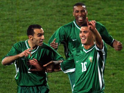 يوسف المختاري مع وليد الركراكي وعبد السلام وادو في كأس أفريقيا 2004 - Reuters