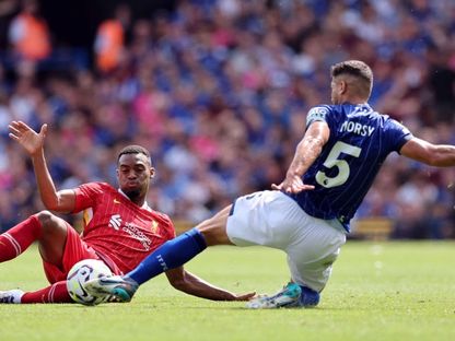 لاعب وسط إبسويتش تاون سام مرسي في مباراته الأولى بمنافسات الدوري الإنجليزي الممتاز أمام ليفربول 17-8-2024 - ٍreuters