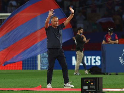 هانزي فليك في مباراة برشلونة وفياريال بالدوري الإسباني 18-5-2025 - Reuters