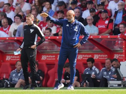 نونو إسبيريتو سانتو مدرب نوتنغهام فورست خلال مباراة ضد ليستر سيتي - 11 مايو 2025 - Reuters