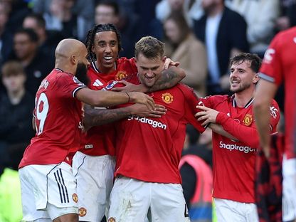 ماتيس دي ليخت مدافع مانشستر يونايتد يحتفل بالهدف ضد توتنهام - 8 نوفمبر 2025 - Reuters