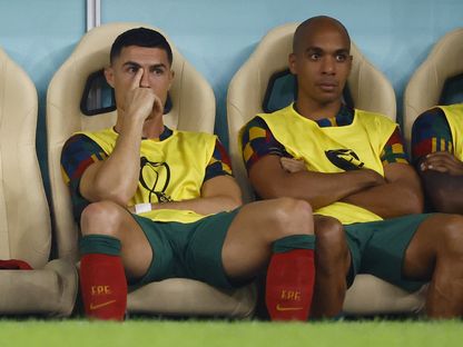 كريستيانو رونالدو يجلس على مقاعد البدلاء خلال مواجهة البرتغال وسويسرا - 6 ديسمبر 2022 - REUTERS