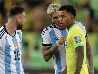 مشادة بين رودريغو وليونيل ميسي قبل بداية مباراة بين البرازيل والأرجنتين في تصفيات كأس العالم – 21 نوفمبر 2023 - Reuters 
