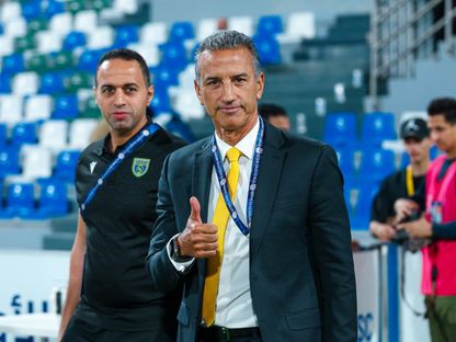 بريكليس شاموسكا مدرب التعاون في مباراة الفتح بالدوري السعودي - 7 نوفمبر 2025 - X/@aawsat_spt