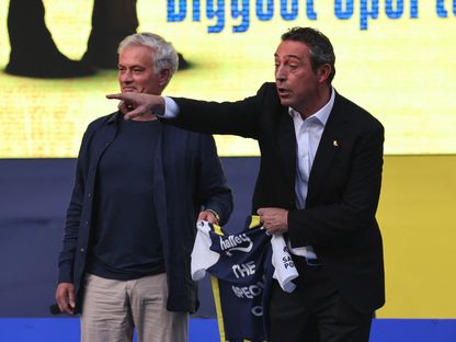 رئيس فنربخشة يدافع عن مورينيو: أكثر رجل مملّ في العالم