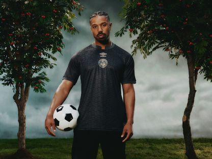 الممثل مايكل بي جوردان الفائز بالأوسكار والمشارك في ملكية نادي بورنموث الإنجليزي - 20 يوليو 2024 - x@afcbournemouth