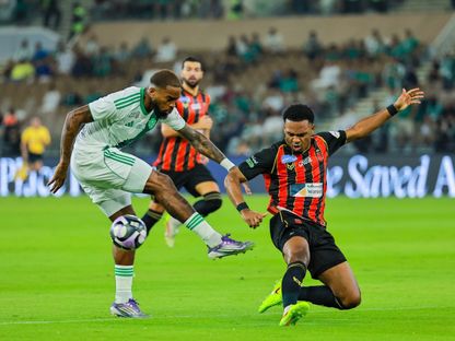 إيفان توني مهاجم الأهلي في مباراة الرياض بالدوري السعودي-30 أكتوبر 2025 - X/@aawsat_spt