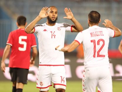 عيسى العيدوني لاعب منتخب تونس يحتفل بهدفه في شباك مصر مع علي معلول - 12 سبتمبر 2023 - https://www.facebook.com/FTF.OFFICIELLE