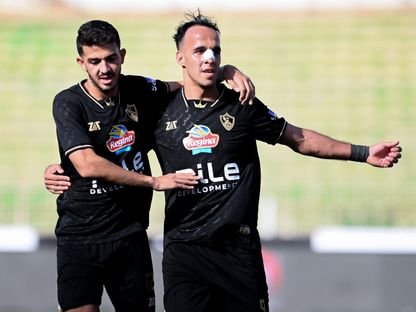 ناصر منسي مهاجم الزمالك يحتفل مع سيف جعفر بهدفه أمام سيراميكا كليوباترا بالدوري المصري - 9 مايو 2025 - X@ZSCOfficial