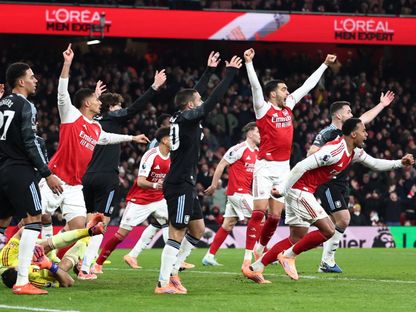 فرحة لاعبي أرسنال بعد التسجيل بمواجهة أستون فيلا في الدوري الإنجليزي الممتاز - 30 ديسمبر 2025 - Reuters