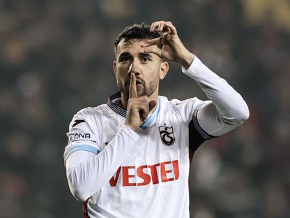 احتفال محمود تريزيغيه بثنائيته مع طرابزون سبور أمام غازنتب بالدوري التركي - Trabzonspor/x