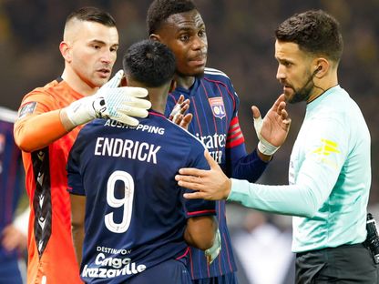 إندريك يطرد في لقاء ليون ونانت بالدوري الفرنسي - 7 فبراير 2026 - X@Ligue1