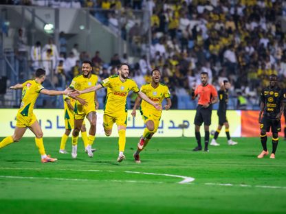 فرحة لاعبين من الخليج بهدف في مرمى الاتحاد بالدوري السعودي - 1 نوفمبر 2025 - X/@Khaleejclub