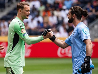 كونور تراسي حارس أوكلاند سيتي ومانويل نوير حارس بايرن ميونخ - 15 يونيو 2025 - X/FCBayern