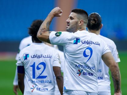 ألكسندر ميتروفيتش مهاجم الهلال السعودي يحتفل بهدفه في شباك الحزم - 30 أكتوبر 2023 - twitter/Alhilal_EN