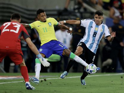رافينيا في مباراة البرازيل والأرجنتين بتصفيات كأس العالم 22-11-2023 - Reuters