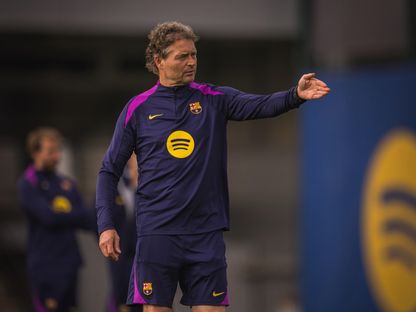 ماركوس سورغ مساعد هانزي فليك خلال تدريب لبرشلونة - 25 أكتوبر 2025 - X/@FCBarcelona_es