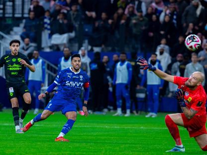 القائد سالم الدوسري خلال تسجيله الهدف الأول للهلال أمام الاتحاد في ربع نهائي كأس الملك - 7 يناير 2025 - X/@Alhilal_FC