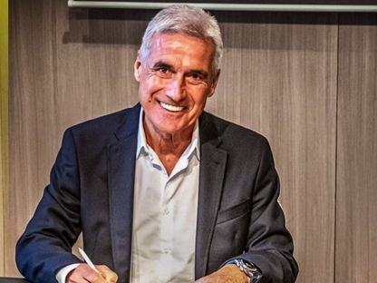 البرتغالي لويس كاسترو لحظة التوقيع مع نادي الوصل كمدرب جديد للفريق - 4 يونيو 2025 - X/@AlWaslSC