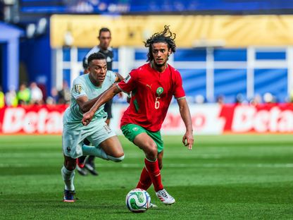 المغربي أيوب بوعدي يستحوذ على الكرة أمام نجم فرنسا كيليان مبابي في ربع نهائي كأس العالم 2026 - 10 يوليو 2026 - Getty Images