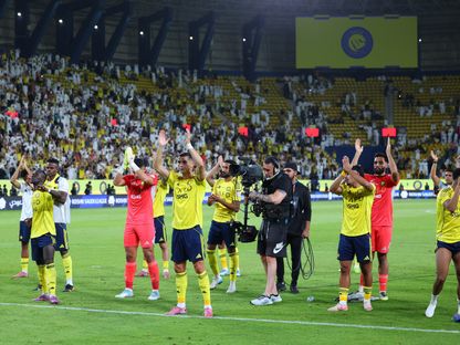 كريستيانو رونالدو ولاعبون من النصر يحيّون الجمهور بعد الفوز على الخلود بالدوري السعودي - 14 سبتمبر 2025 - X/@AlNassrFC