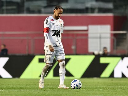 نيمار دا سيلفا أثناء مباراة فريقه سانتوس وفاسكو دا غاما بالدوري البرازيلي - 17 أغسطس 2025 - Reuters