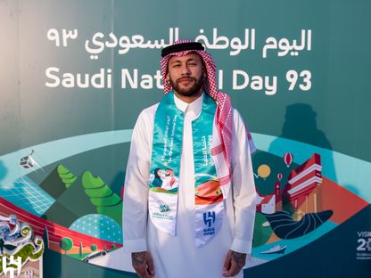 نيمار لاعب الهلال بالزي السعودي التقليدي احتفالاً باليوم الوطني السعودي - 23 سبتمبر 2023  - X/@Alhilal_FC