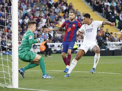 جود بيلينغهام لاعب ريال مدريد يسجل هدف فريقه الثاني في برشلونة - 28 أكتوبر 2023 - REUTERS