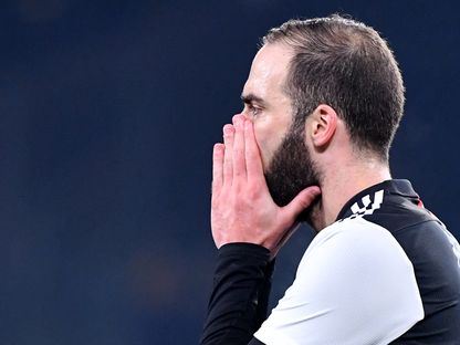 مهاجم يوفنتوس الأرجنتيني جونزالو هيجوين بعد ضياع فرصة هدف خلال مباراة دوري الدرجة الأولى الإيطالي لكرة القدم ضد يوفنتوس في ساو باولو. 26 يناير 2020 - AFP
