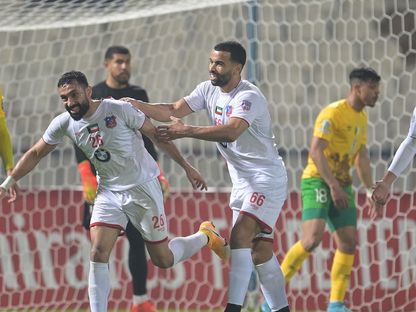 لاعبو الكويت يحتفلون بعد التسجيل في شباك شبيبة الساورة الجزائري في كأس الملك سلمان للأندية الأبطال - 15 مارس 2023  - TWITTER/@UAFAAC