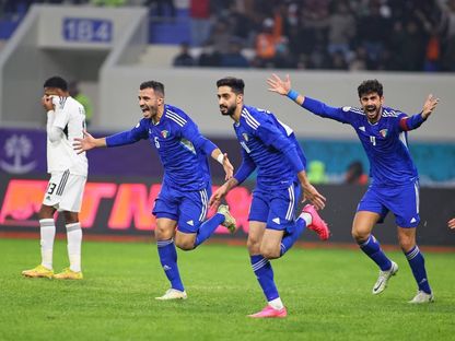 فرحة لاعبي منتخب الكويت بهدف الفوز في مرمى الإمارات - 10 يناير 2023  - twitter/@IraqiProPlayers 