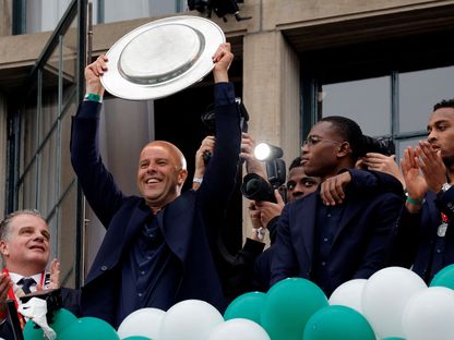 آرني سلوت مدرب فينورد يحتفل بلقب الدوري الهولندي  - 16 مايو 2023 - Reuters