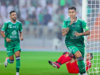 احتفال روبيرتو فيرمينو بتسجيل هدفٍ في مرمى الحزم بدوري روشن السعودي- 11 أغسطس 2023  - Twitter/ALAHLI_FC 