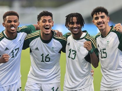 لاعبو المنتخب السعودي الأولمبي يحتفلون بعد الفوز على منغوليا في دورة الألعاب الآسيوية - 21 سبتمبر 2023 - X/@SaudiNT