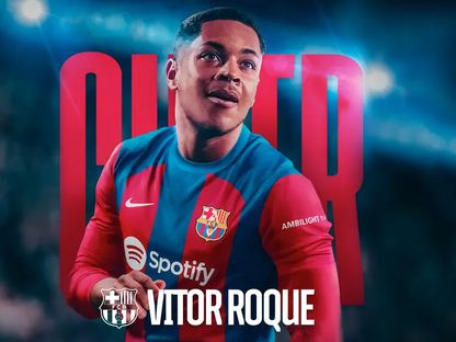 فيتور روكي بقميص برشلونة في رسم أعدّه النادي الكاتالوني - 12 يوليو 2023 - fcbarcelona.es