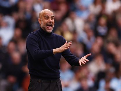 بيب غوارديولا مدرب مانشستر سيتي يحتفل بالفوز على أرسنال في الدوري الإنجليزي - 19 أبريل 2026 - Reuters