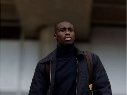 فيرلان ميندي خلال توجّه بعثة ريال مدريد إلى ميونيخ لمواجهة بايرن في دوري أبطال أوروبا - 14 أبريل 2026 - realmadrid.com