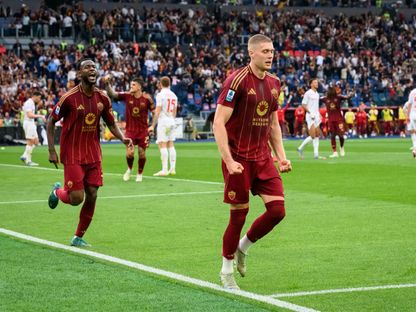 أرتيم دوفبيك لاعب روما يحتفل بهدفه في شباك فيورنتينا - 4 مايو 2025 - X/OfficialASRoma