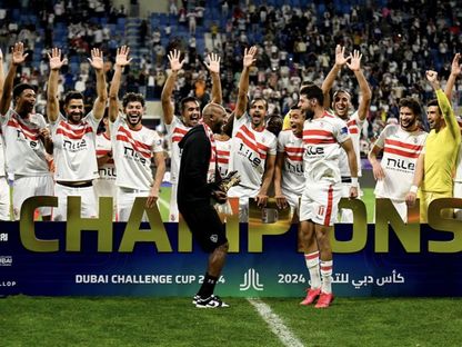 شيكابالا يحمل كأس دبي للتحدي بعد تتويج الزمالك على حساب أهلي جدة 28-1-2024 - Zamalek/x