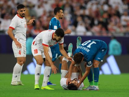 يزن النعيمات أثناء إصابته في مباراة الأردن والعراق بكأس العرب - 12 ديسمبر 2025 - Reuters
