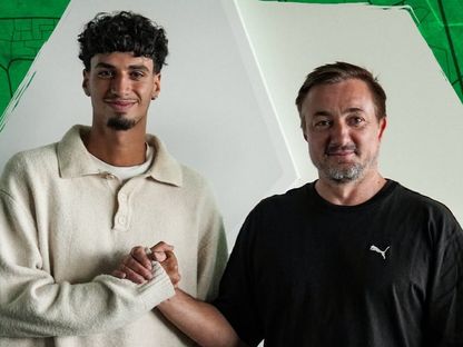 لاعب الوسط المصري عمر عبد المجيد بعد توقيع عقود انتقاله إلى فريق غريتور فورت الالماني - 5 أغسطس 2026 - facebook/kleeblattfuerth