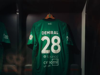 قميص ميريح ديميرال في غرفة ملابس الأهلي قبل مواجهة الخليج في الدوري السعودي - 20 مايو 2026 - X/@ALAHLI_FC